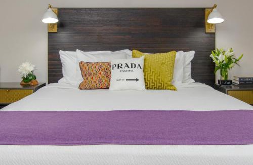 Dundee Hotel | The Dundee - A Trace Hotel