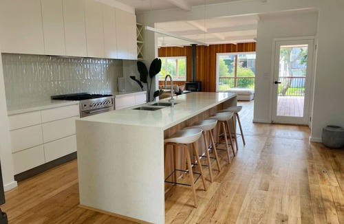 Lake Tyers Beach House | The Dunes *Beachfront* Lake Tyers Beach