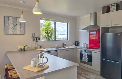 Pukehina House | The Dunes - Modern Beachside Getaway