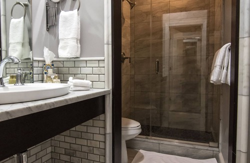 Rittenhouse Row Hotel | The DWIGHT D Hotel