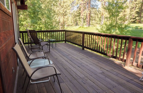 Kings Beach House | "The Eagle & The Bear" Lake Tahoe -Golf Course 3 BR Home- Walk to Beach