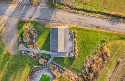 Ellicottville House | The Eagles Nest – Couples Escape - Hot Tub & Views!