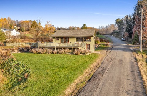 Ellicottville House | The Eagles Nest – Couples Escape - Hot Tub & Views!