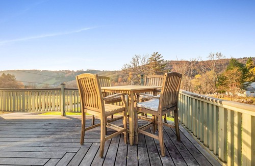 Ellicottville House | The Eagles Nest – Couples Escape - Hot Tub & Views!