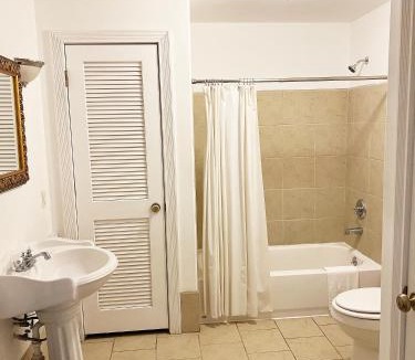 Louisiana Hotel | The Eagles Nest Inn