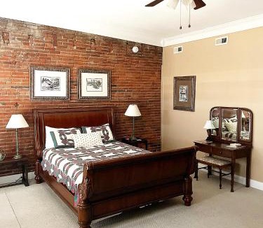 Louisiana Hotel | The Eagles Nest Inn