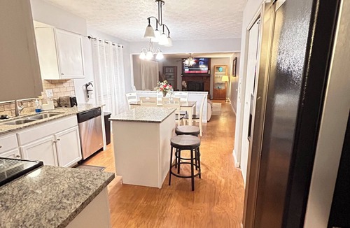 Reynoldsburg Apartment | The Eastside Getaway