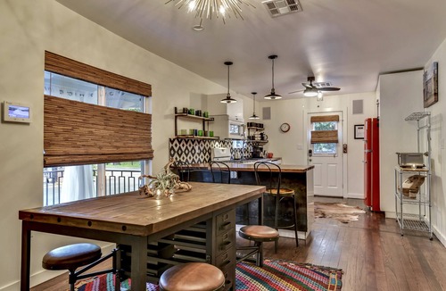 East Cesar Chavez House | The Eastside Lodge Austin