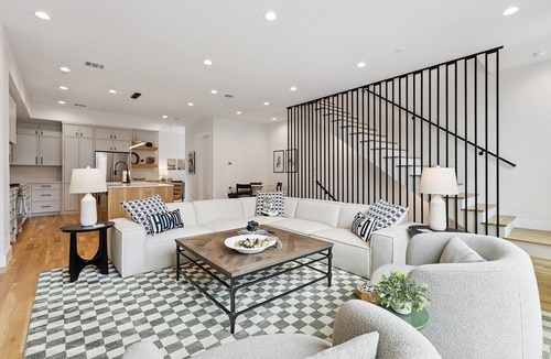 Oak Lawn House | The Eastwood Escape