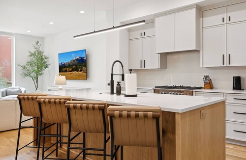 Oak Lawn House | The Eastwood Escape