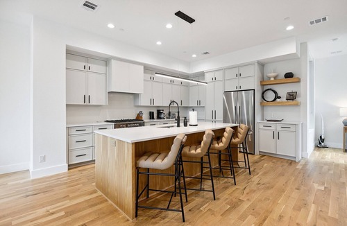 Oak Lawn House | The Eastwood Escape