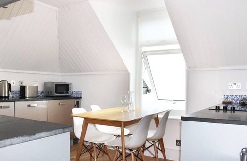 Sandgate Cottage | The Eaves