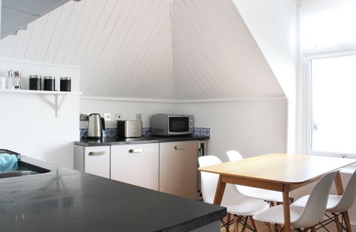 Sandgate Cottage | The Eaves