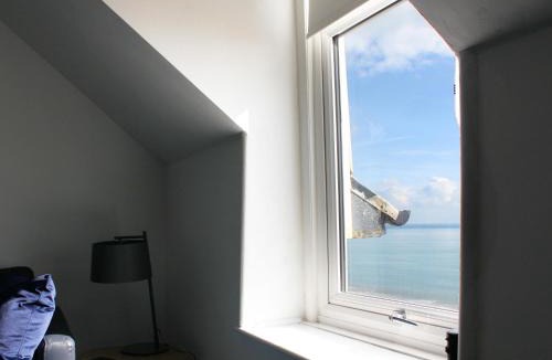 Sandgate House | The Eaves