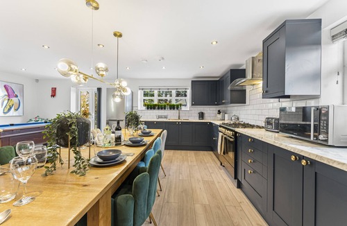 Flamborough Villa | The Eaves - Private Pool - Hot Tub - Pets Allowed