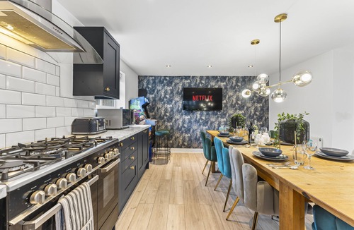 Flamborough Villa | The Eaves - Private Pool - Hot Tub - Pets Allowed