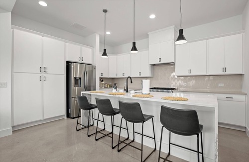 Westfield House | The Eddy Retreat - Downtown Views with Pool + Hot Tub