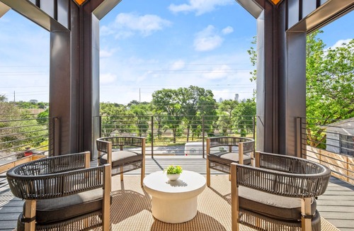 Westfield House | The Eddy Retreat - Downtown Views with Pool + Hot Tub