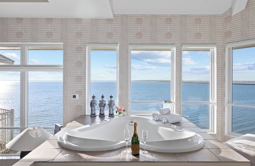 Midtown Ocean City Hotel | The Edge at Fager's Island