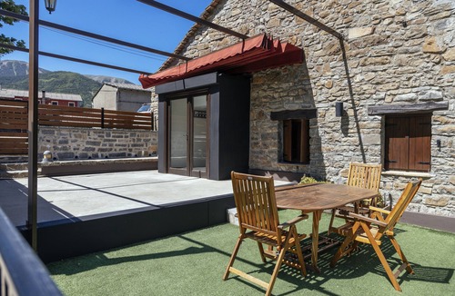 Broto House | the edge of chelis