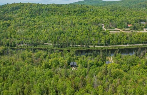 Saint-Alphonse-Rodriguez Ski Chalet | The Elegant – Waterfront and Spa
