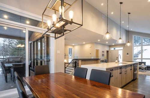 Saint-Alphonse-Rodriguez Ski Chalet | The Elegant – Waterfront and Spa