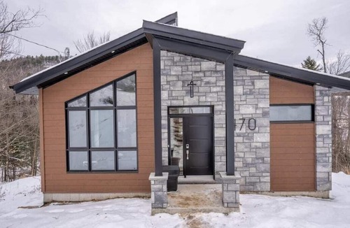 Saint-Alphonse-Rodriguez Ski Chalet | The Elegant – Waterfront and Spa