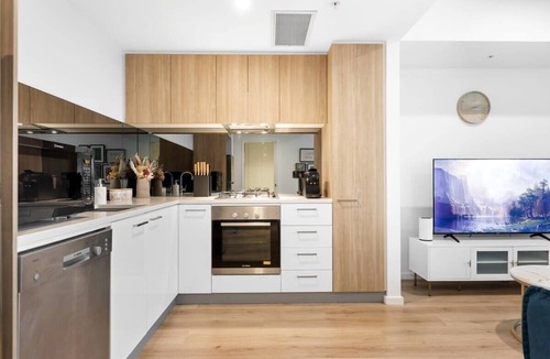 Adelaide Central Business District Apartment | The elegant 1BR CBD Apt - City view - Parking