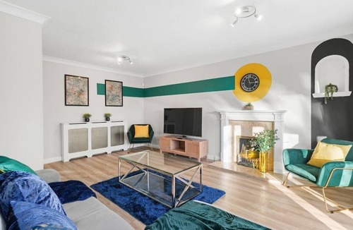 Duxford House | The Elegant Cambridge Abode Parking