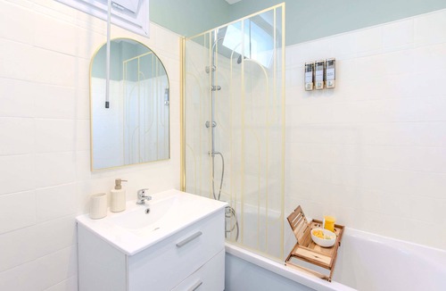 Quartier du vieux cimetiere Apartment | The elegant Japandi-200m from train station-Wifi-Nefflix