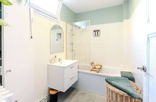 Quartier du vieux cimetiere Apartment | The elegant Japandi-200m from train station-Wifi-Nefflix