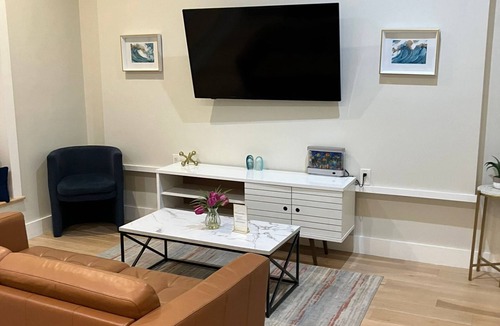 Washington Square West Apartment | The Elegante - 2BR apt 2F