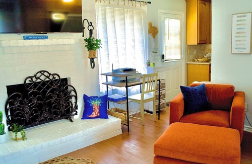 Barker House | The Elisha House - Cozy Stay Near Local Eats