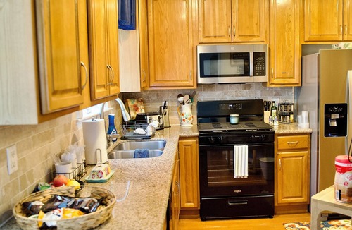 Barker House | The Elisha House - Cozy Stay Near Local Eats