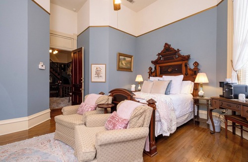 East of Broadway Hotel | The Eliza | Queen Suite | The Empress Hotel