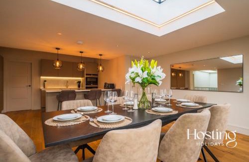 Henley House | The Elizabeth Suite - 3 Bedroom With Parking