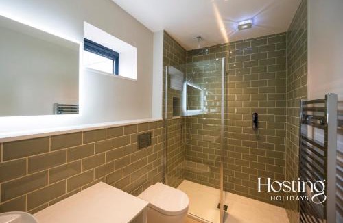 Henley House | The Elizabeth Suite - 3 Bedroom With Parking