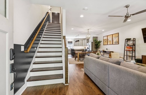 Woodland in Waverly House | The Elliott-Sleeps10-Mins to 12 South & Broadway