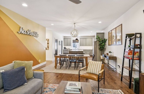 Woodland in Waverly House | The Elliott-Sleeps10-Mins to 12 South & Broadway