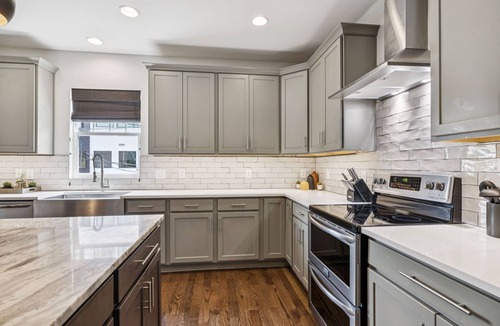 Woodland in Waverly House | The Elliott-Sleeps10-Mins to 12 South & Broadway