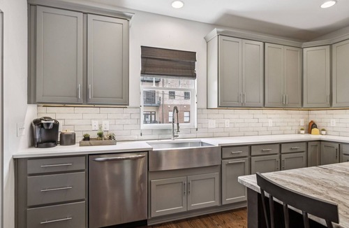 Woodland in Waverly House | The Elliott-Sleeps10-Mins to 12 South & Broadway