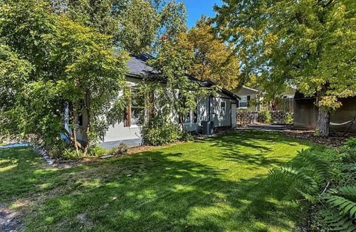 Sugar House House | The Elm Tree Cottage in the Sugarhouse District