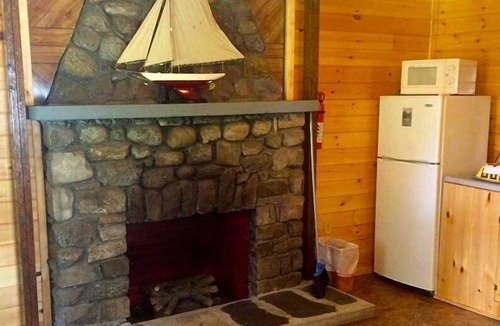 Lake Luzerne-Hadley Cottage | The Elms Waterfront Cottages