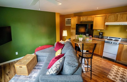 Talcott House | The Eloise - Stylish 3BR, 2 Bath Cottage on Greenbrier River, WV incl. AC, WiFi