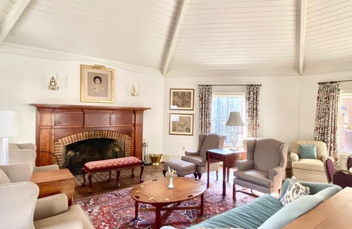 Amherst Hotel | The Elston Inn and Conference Center