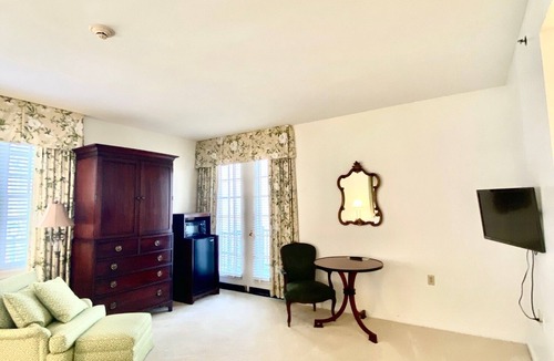Amherst Hotel | The Elston Inn and Conference Center
