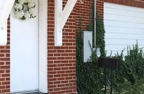 Dean Highland House | The Elvis House Summa