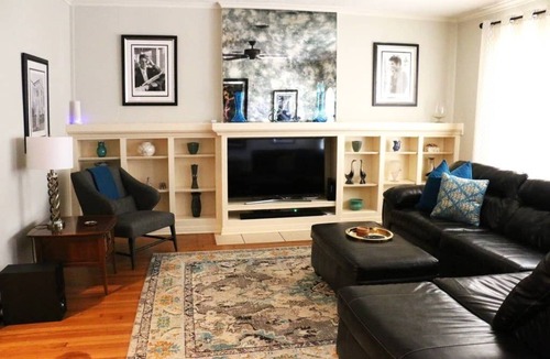 Dean Highland House | The Elvis House Summa