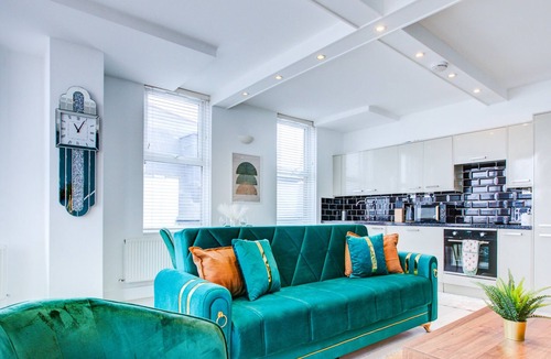 Sutton Central Apartment | The Emerald , 1 Bed Apartment, High St, Sutton