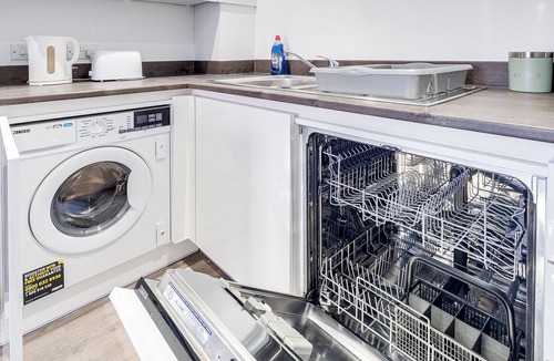 Bordesley Apartment | THE EMERALD ESCAPE